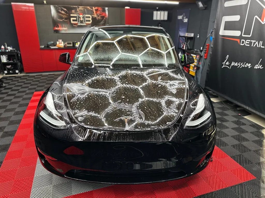 Protection carrosserie PPF Lyon plus traitement céramique carrosserie Tesla model Y Perf 