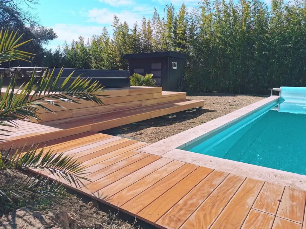 encastrement-spa-dans-terrasse-bois-exotique-projet-sur-mesure-passerelle