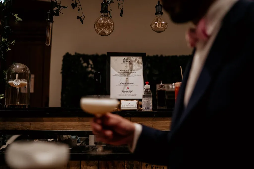Cocktails et animations autour d'un bar mobile pour mariage à Lyon