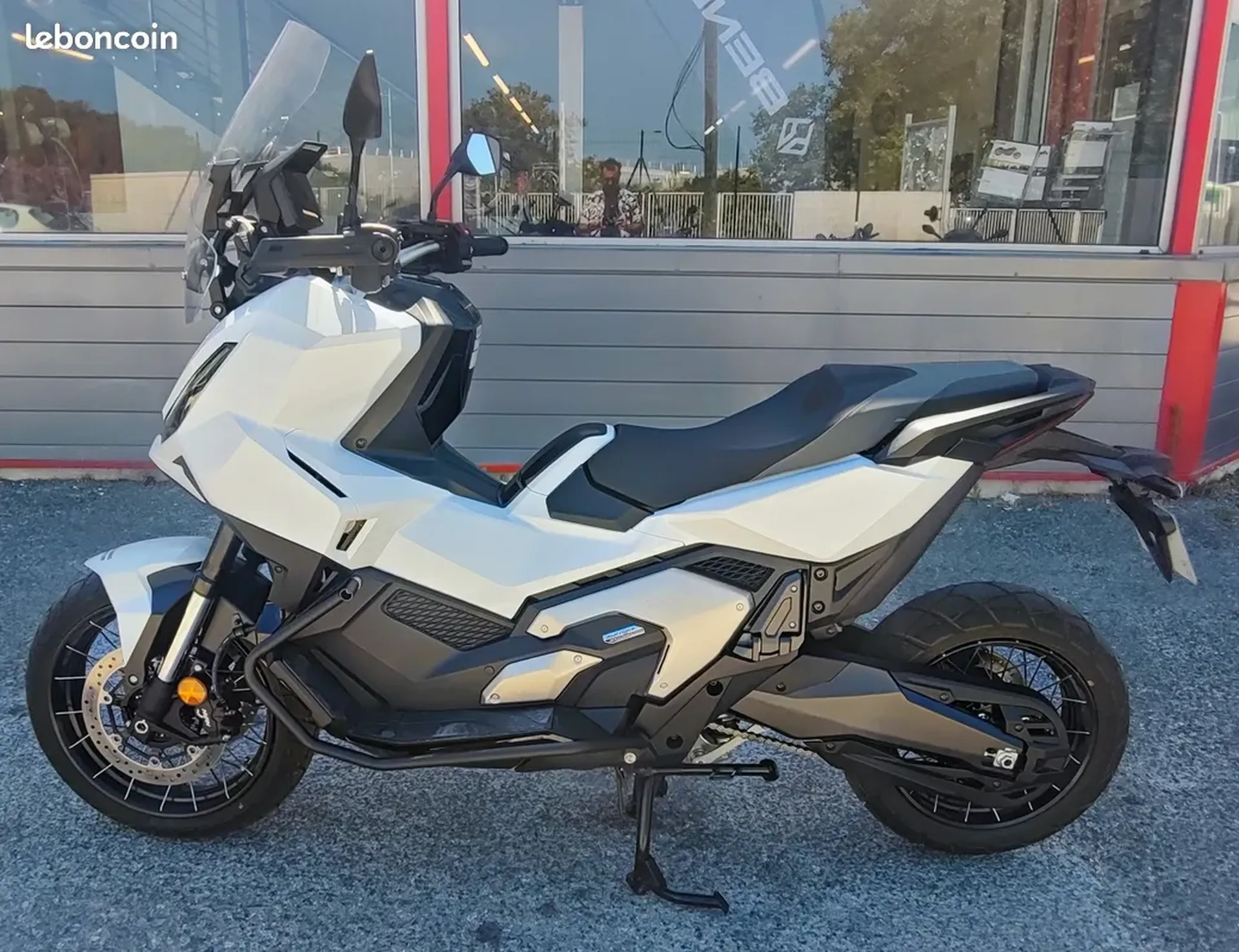 SCOOTER OCCASION HONDA X-ADV 750 DU 12/2025 AVEC 150KM.
