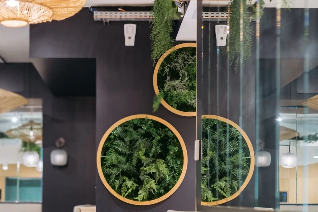 Tableau végétal circulaire artificiel design haut de gamme pour vos espaces professionnels en région PACA