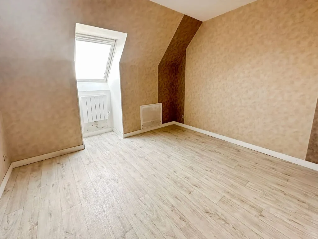 A acheter pavillon de 121 m² édifié sur un terrain de 370 m² sur la commune de CAUDEBEC LES ELBEUF 76320