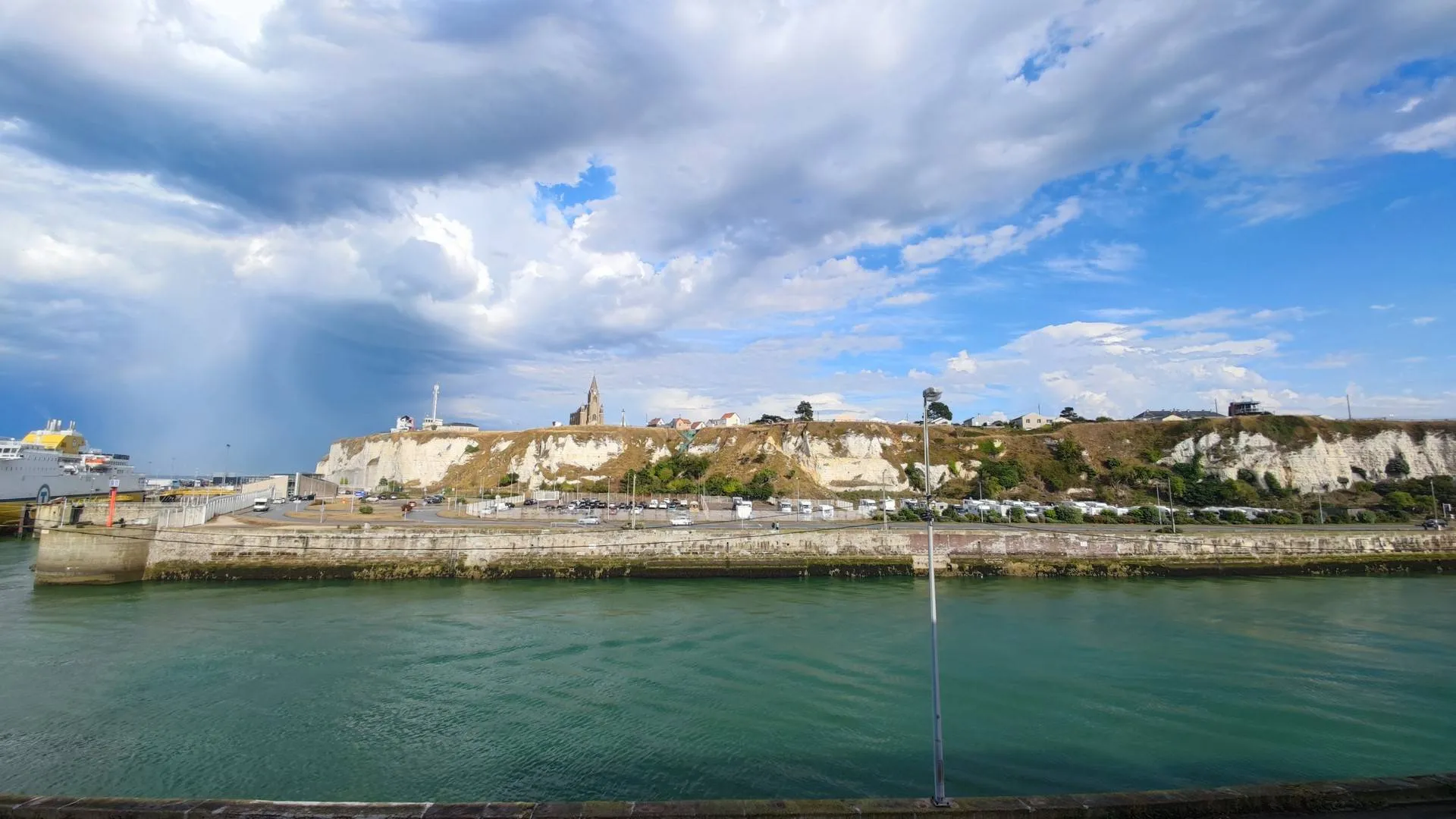 VENDU VUE PORT ET MER