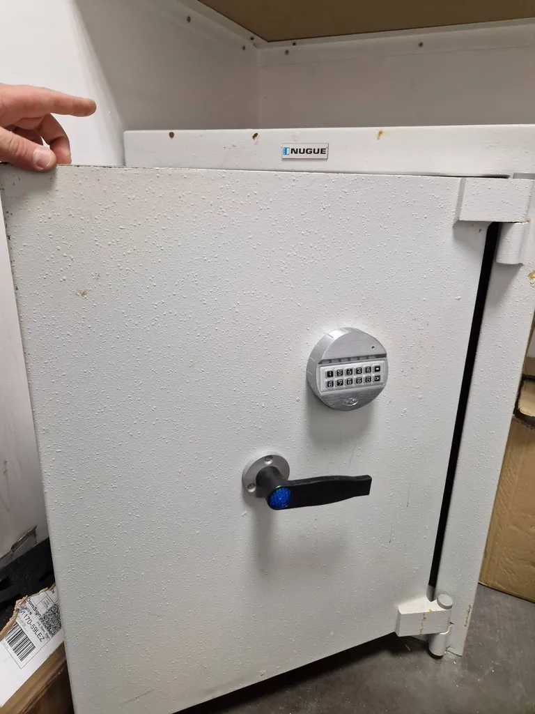 Coffre-fort ouvert sans dégât à Paris par les serruriers coffretiers de Safe HDF