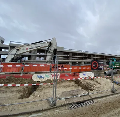 Installation d’une vidéosurveillance temporaire OMVC200 renforcée avec caméras, sirènes et badges pour parking à Marseille 12e 13012