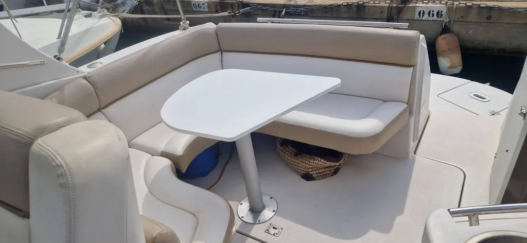 Bateau Four Winns V27  avec cabine d'occasion proche de Six-Fours dans le Var / VENDU