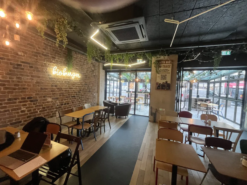 Vente - Boutique 123 m², Montparnasse, Boulevard du Montparnasse 75006 PARIS