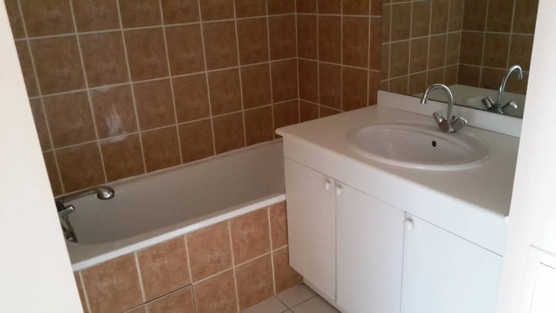 Appartement avec garage à louer proche métro à Lyon