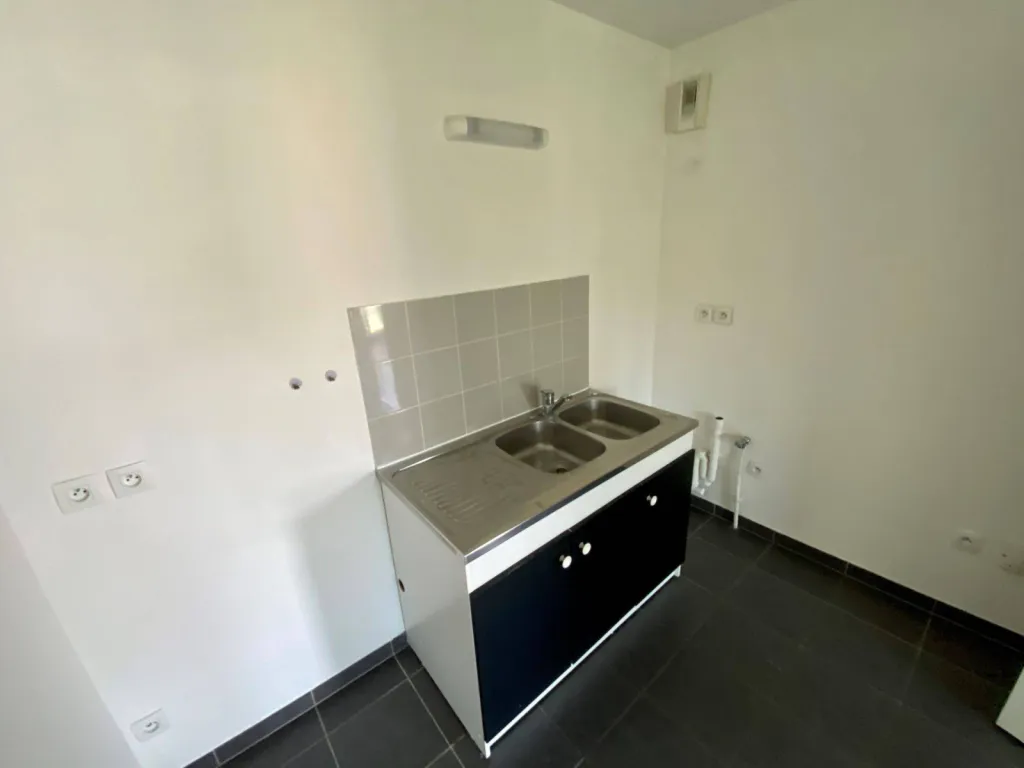 Acheter ou investir dans un appartement récent avec double parking et balcon, proche de l'université à Mont Saint Aignan (76)²
