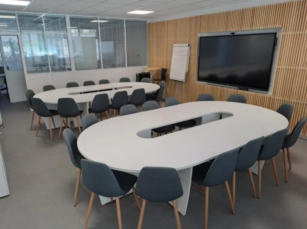 Tables de réunion EOL à Alès