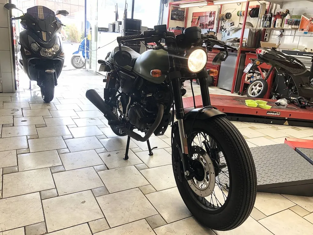MOTO OCCASION ARCHIVE 125cc CAFE RACER LA SEYNE SUR MER