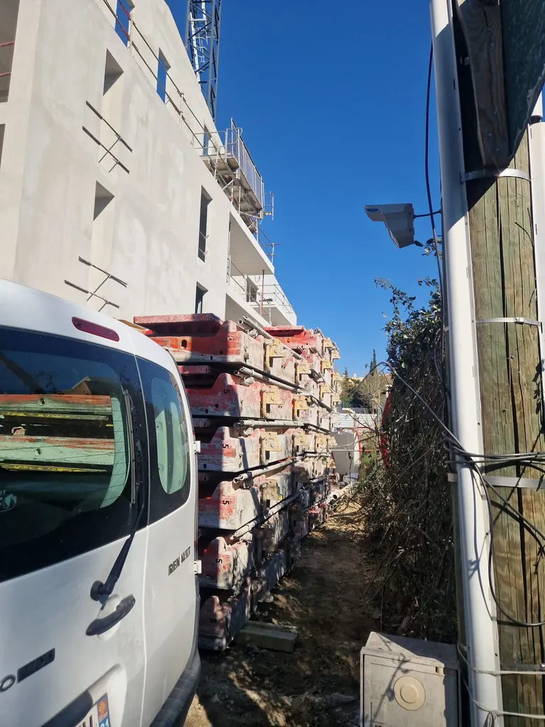 Installation d’une vidéosurveillance temporaire avec 4 caméras OMVC200 et centrale GSM/IP pour chantier à Marseille 13010 Timone