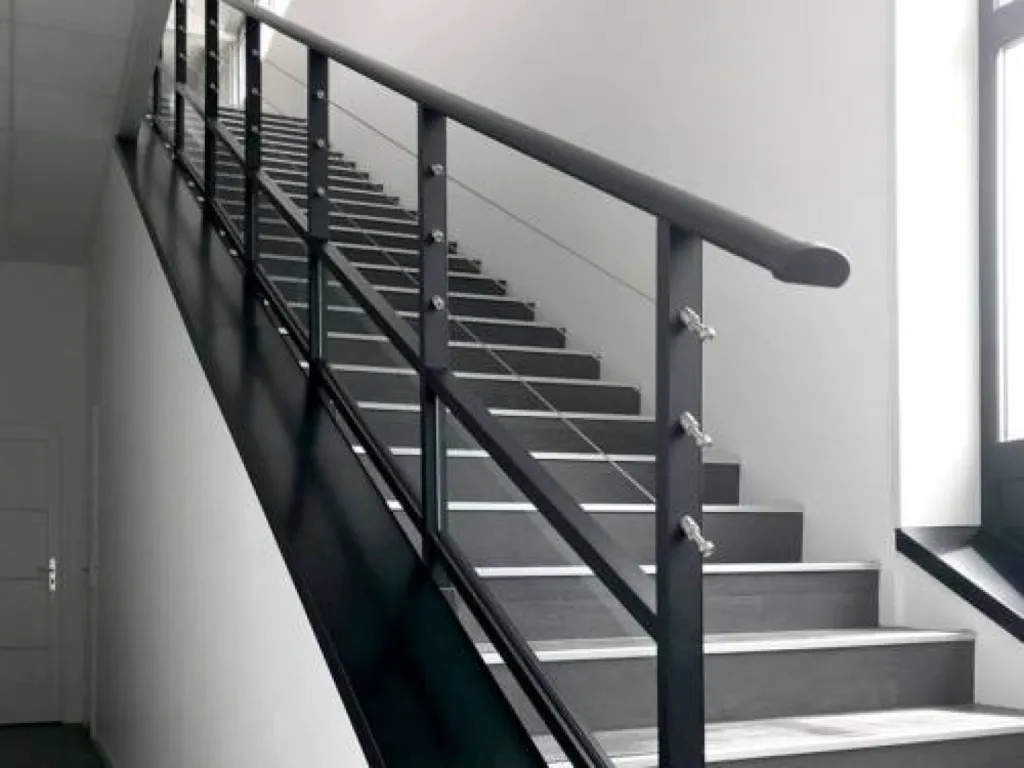 installation de garde corps sur mesure avec motifs lambesc