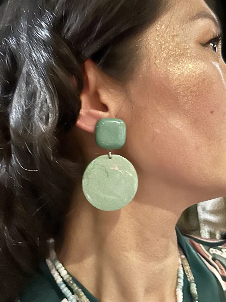 Francine Bramli, créatrice de boucles clips et percées