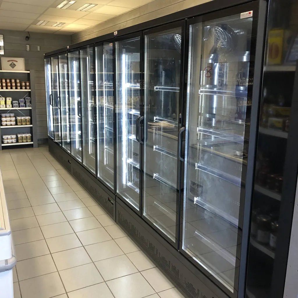 Vente et installation d'une vitrine positive pour un magasin de poissonnerie à Fécamp 76