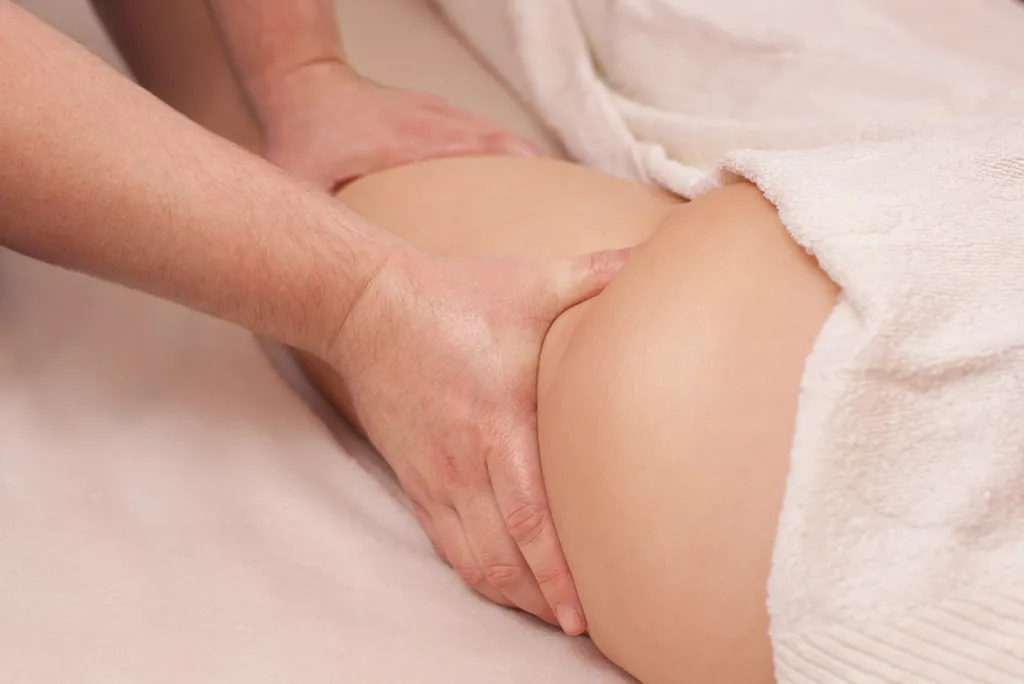 Soin Palper-Rouler manuel au Centre Aglaé à Pertuis, technique minceur pour lisser la cellulite et raffermir la silhouette.