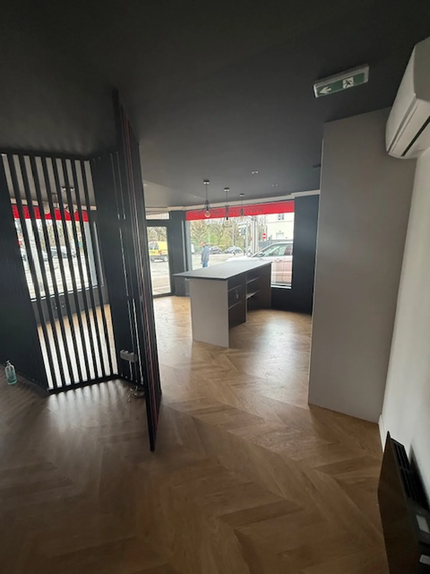 Local emplacement n°1 en location à Poissy, visibilité exceptionnelle adresse stratègique