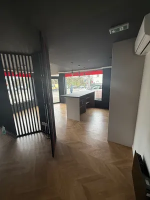 Local emplacement n°1 en location à Poissy, visibilité exceptionnelle adresse stratègique