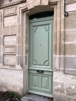APRES : porte d'entrée traditionnelle sur Bordeaux, double parements