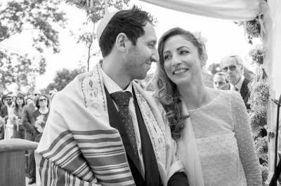 Une agence de wedding planner pour une organisation de mariage et cérémonie en plein air dans un manoir dans l'Essonne