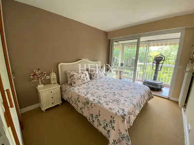 Le Pecq quartier Canada - Un vaste appartement 5 pièces de 114m² avec une vue imprenable sur la Seine et la verdure, de très beaux volumes et à seulement 13 minutes à pied du RER A