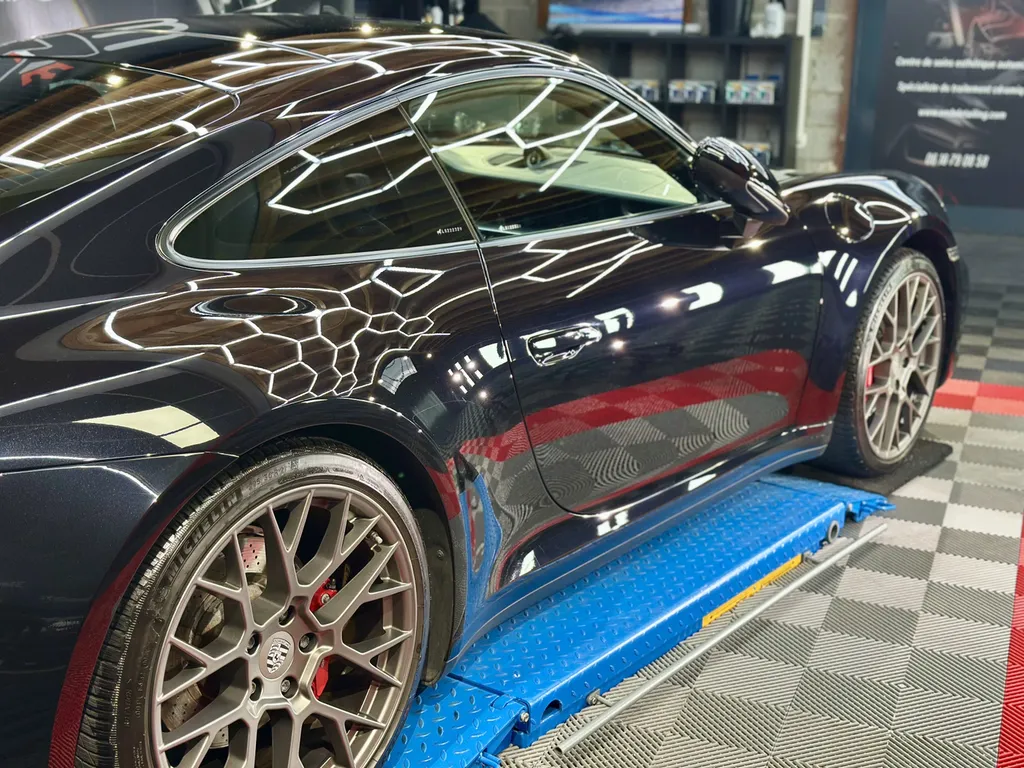 Spécialiste du traitement céramique et de la protection carrosserie sur Porsche à Vaugneray proche Mornant 