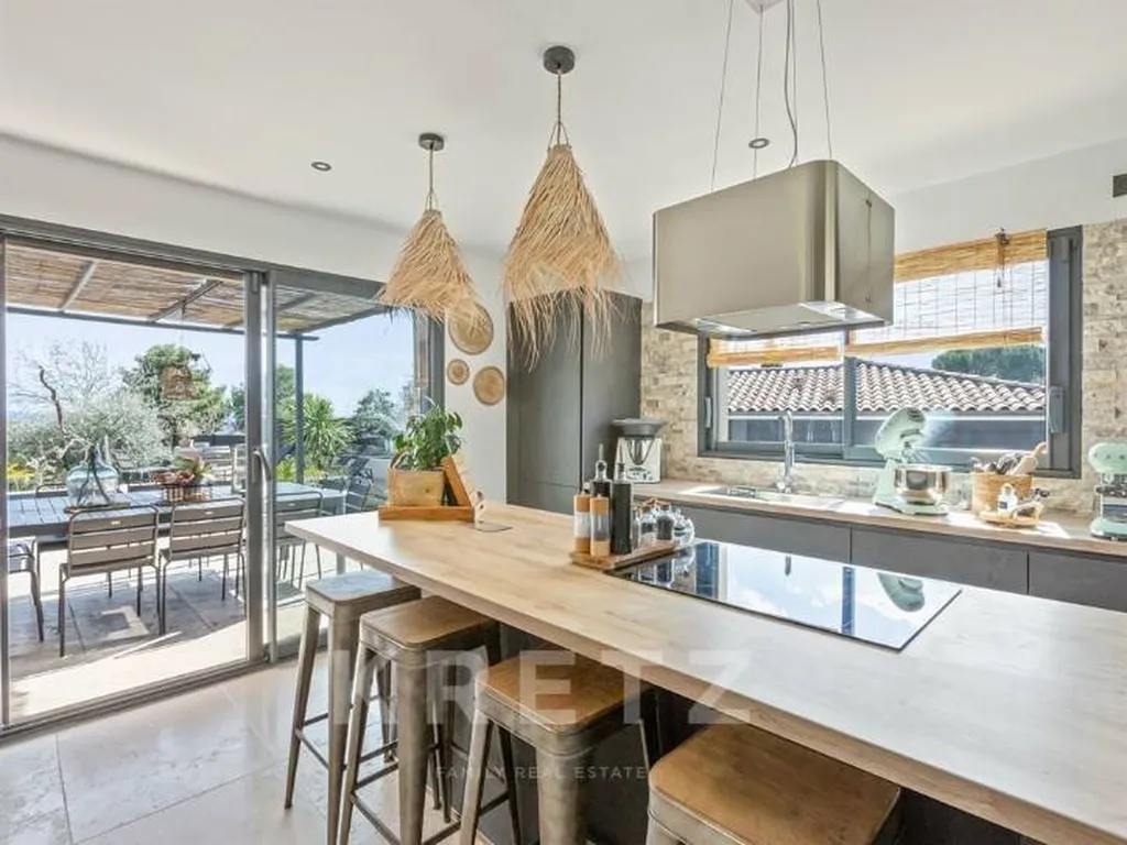 Construction de Villa de Luxe à Manosque : Gros Œuvre, Menuiseries et Finitions de Qualité