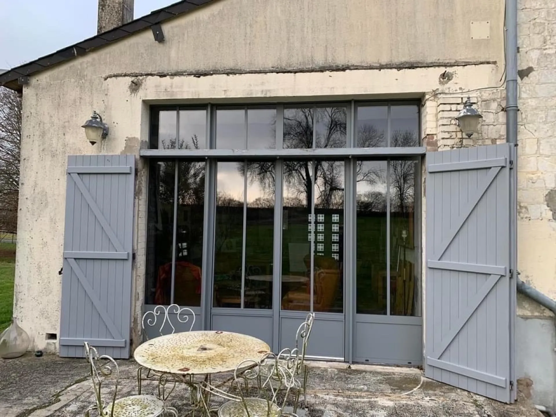 DRM Rénovation a trois domaines d’expertise : la pose de menuiserie, l’isolation par l’extérieur et le ravalement de façade par projection