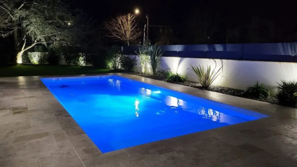 Piscine full équipement avec Alohapiscines.com