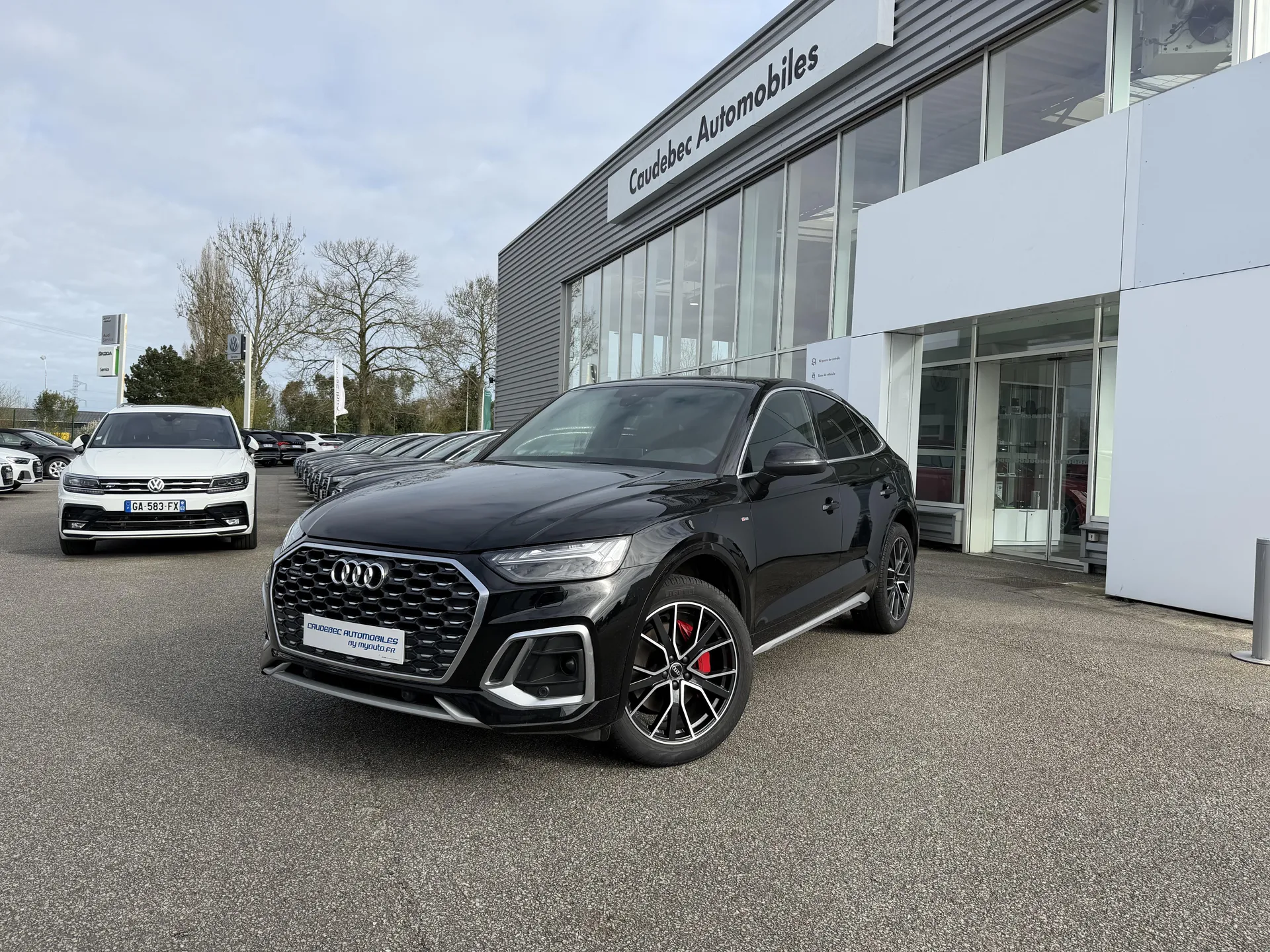 Audi Q5 Sportback d'occasion à vendre proche du Havre : SUV hybride S-Line performant chez Caudebec Automobiles Normandie