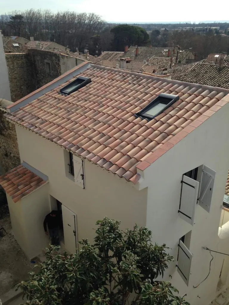Réfection de la toiture d'une maison de village à Eyguières dans les Bouches du Rhône