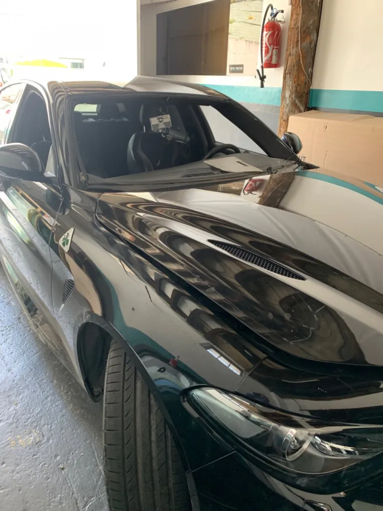 Changement de pare-brise sur Alfa Romeo Giulia 2020 avec franchise offerte chez Speed Glass Marseille, rapide et sans avance