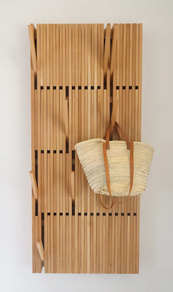 Porte manteau à Chauzon en Sud Ardèche pour optimiser votre entrée avec le savoir-faire de Willy Menuiserie.