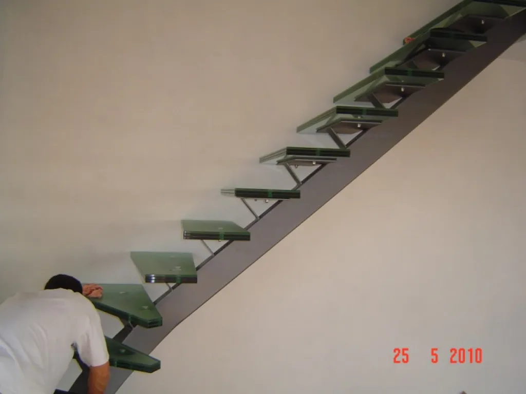 L'escalier en verre contemporain Aix en Provence