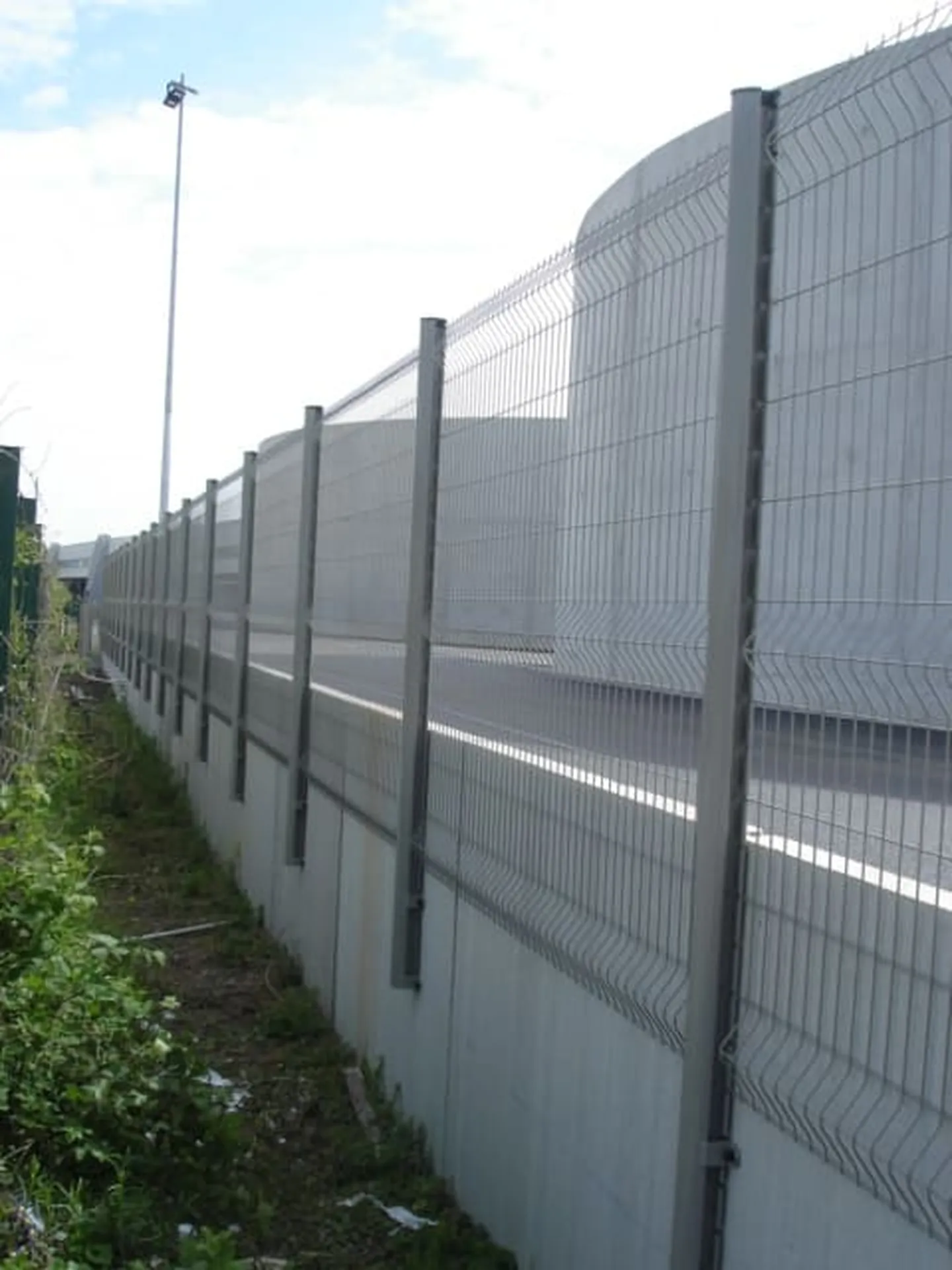 Installation de Clôture Treillis Soudé Rigide, Modèles Standard et Sécurisé pour Sites Professionnels au Havre en Seine-Maritime 76