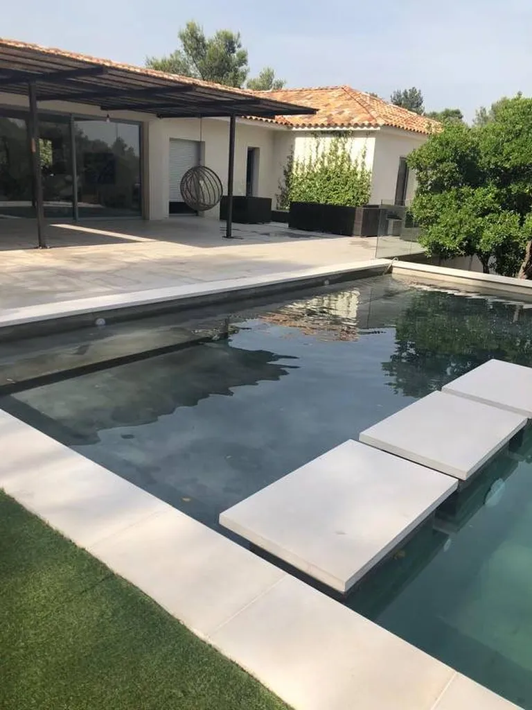 MARGELLE PISCINE EN PIERRE NATURELLE MOLEANOS 