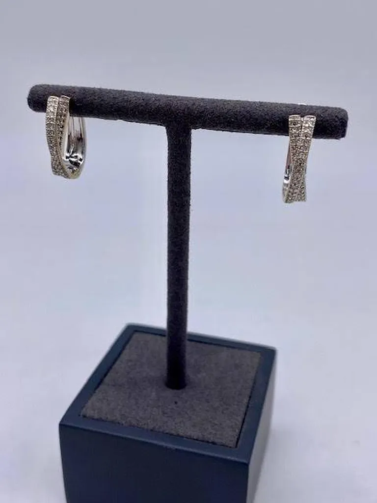 L'Éclat Éternel : Découvrez la Nouvelle Paire de Boucles d'Oreilles de la Bijouterie Or Ligne à La Teste de Buch en Gironde