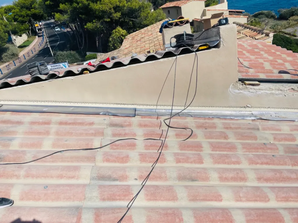Réfection d’une toiture de maison en P.S.T Canal près de Aix en Provence.