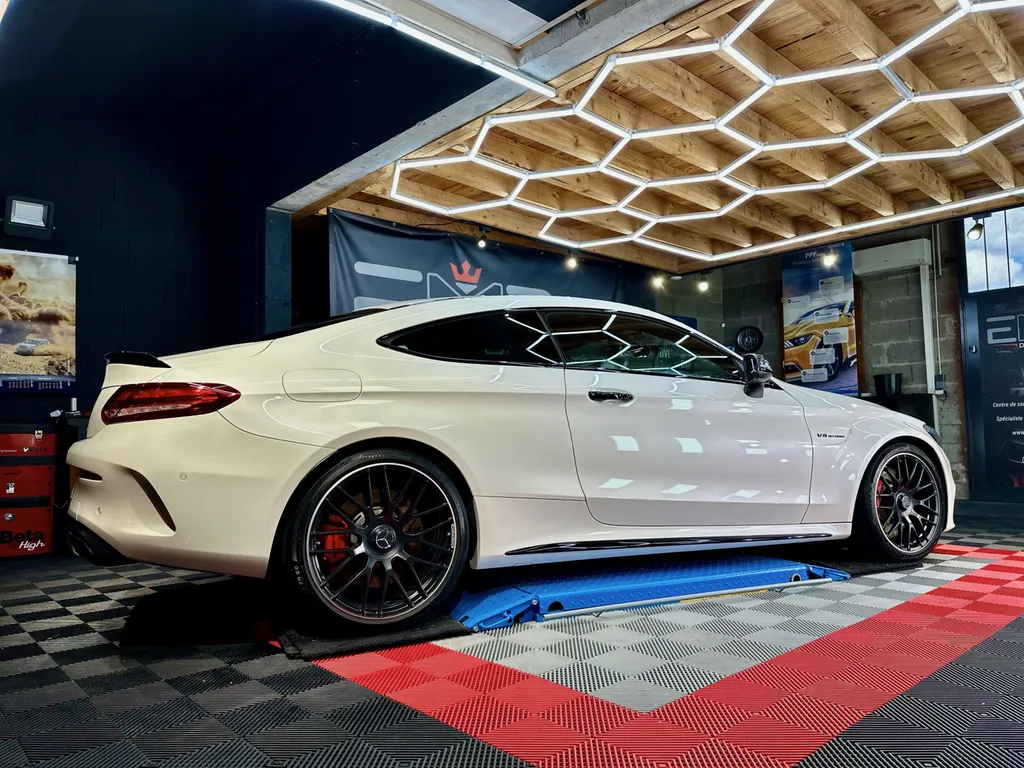 polissage Carroserie traitement céramique EMB DETAILING Vaugneray socialiste Mercedes C63 AMG