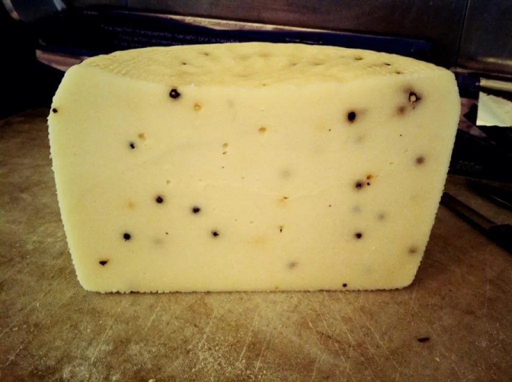 Pecorino pepato à la découpe