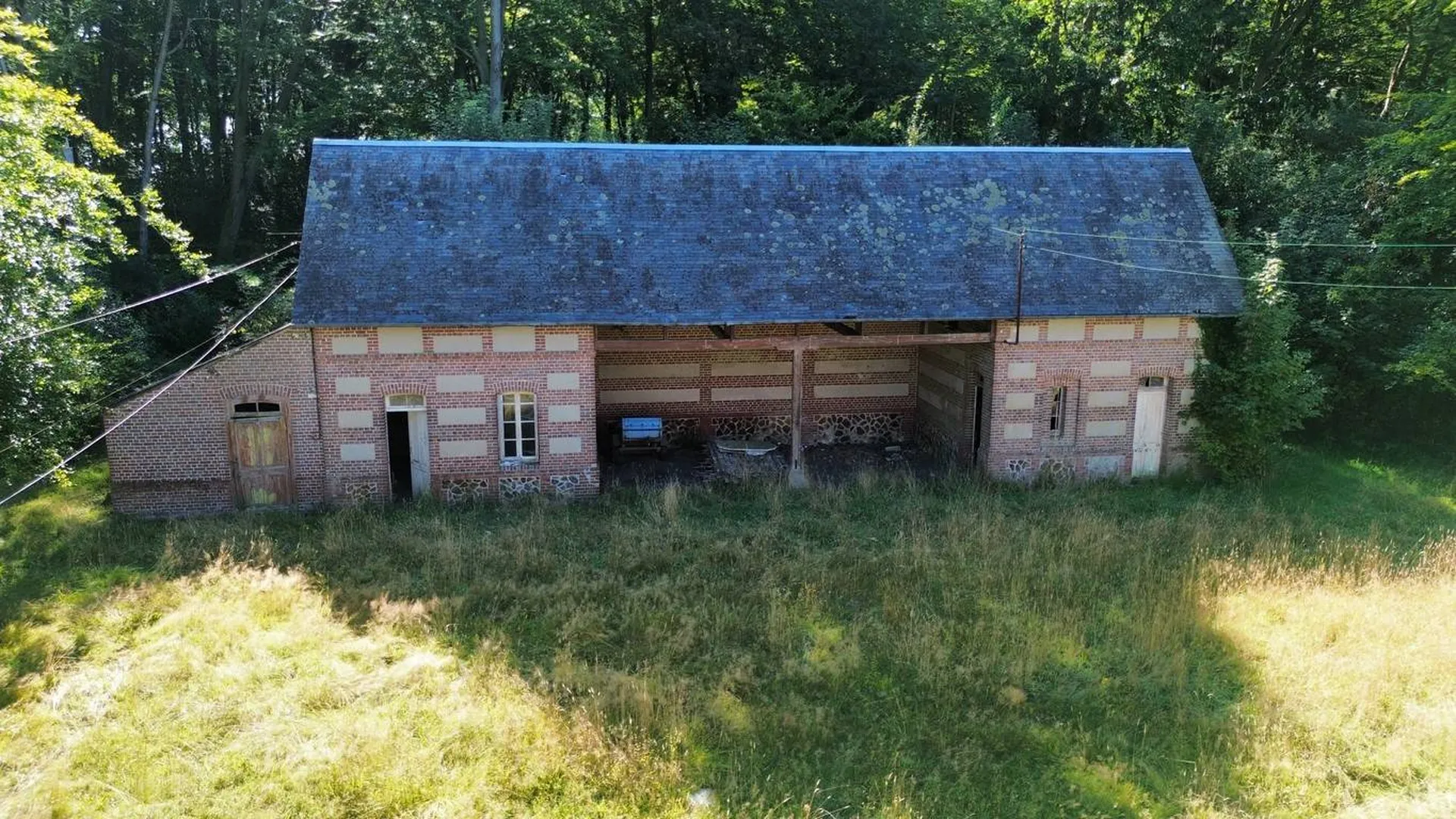 VENDU Corps de ferme à rénover, proche de Forges les Eaux, Normandie 76