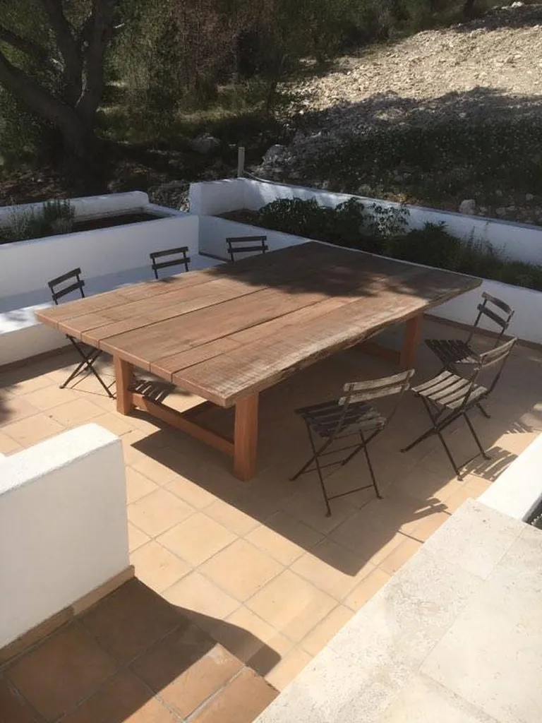 Visuel de la table destinée à nos clients sur Marseille pour leur jardin 