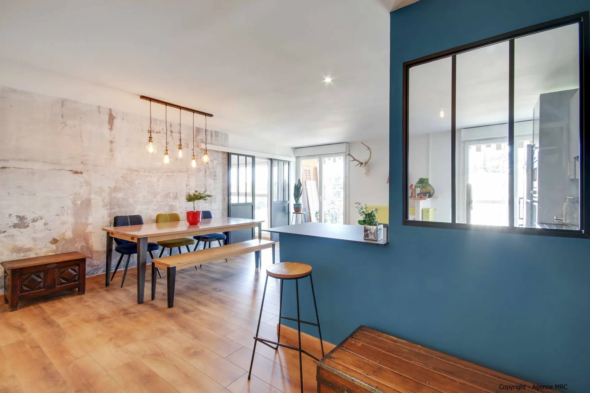 Cabinet d'architecte d'intérieur pour créer une verrière sur mesure en rénovation ou aménagement à Marseille verriere sur mesure 3 ventaux acite