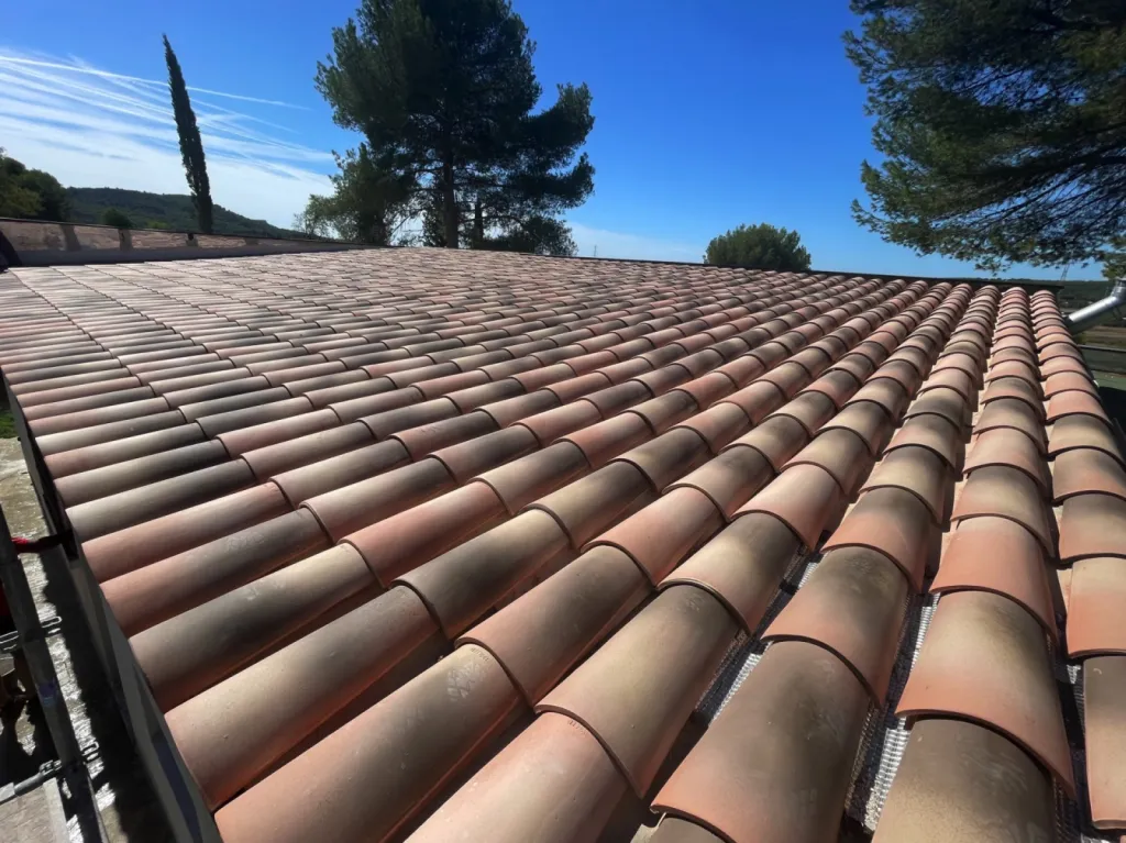 Pose de tuiles Canal Silvacane sur des Plaques sous toiture sur Martigues