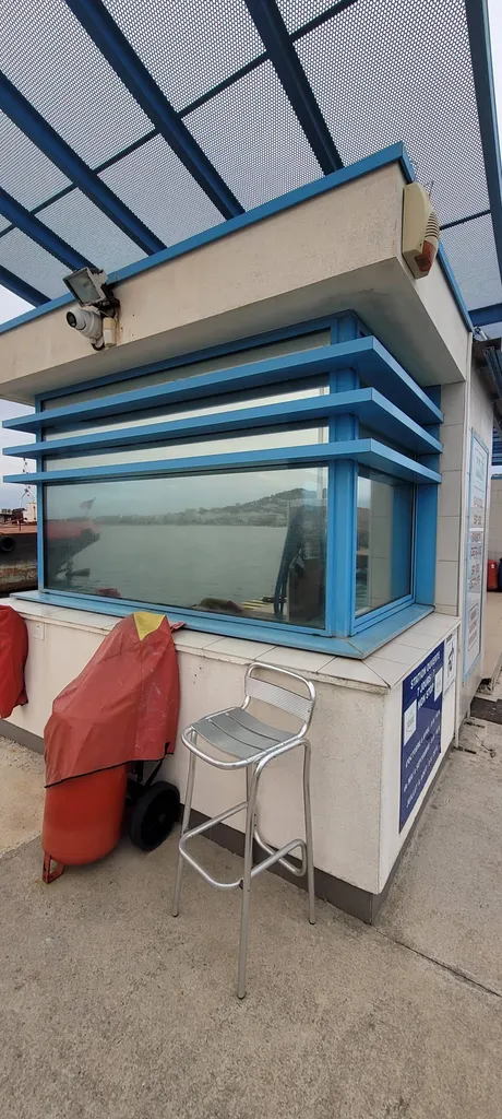 Pose film solaire sur vitres bâtiments Cannes 06