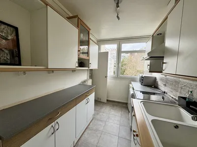 Location Le Pecq d'un appartement meublé, balcon une vue dégagée un gardien, ascenseur