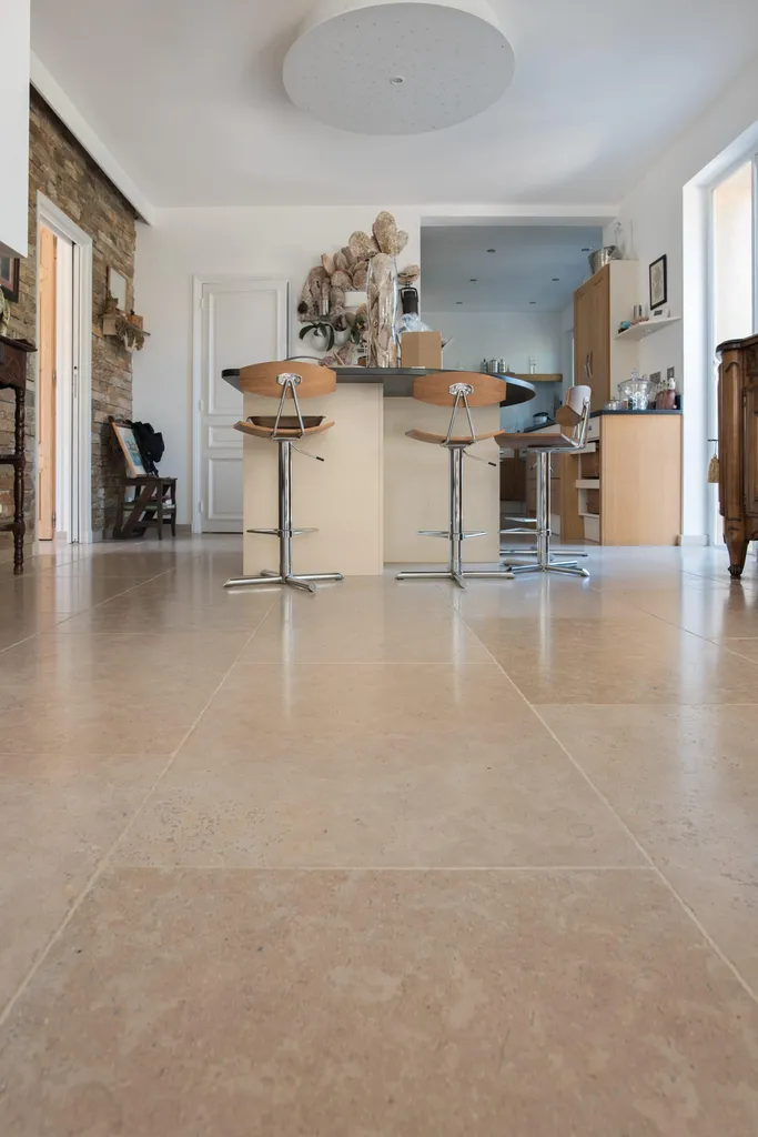 Transformateur expert en pierre naturelle pour dallages, terrasses, margelles de piscine, parements muraux et pièces spéciales haut de gamme destinés aux projets architecturaux exigeants