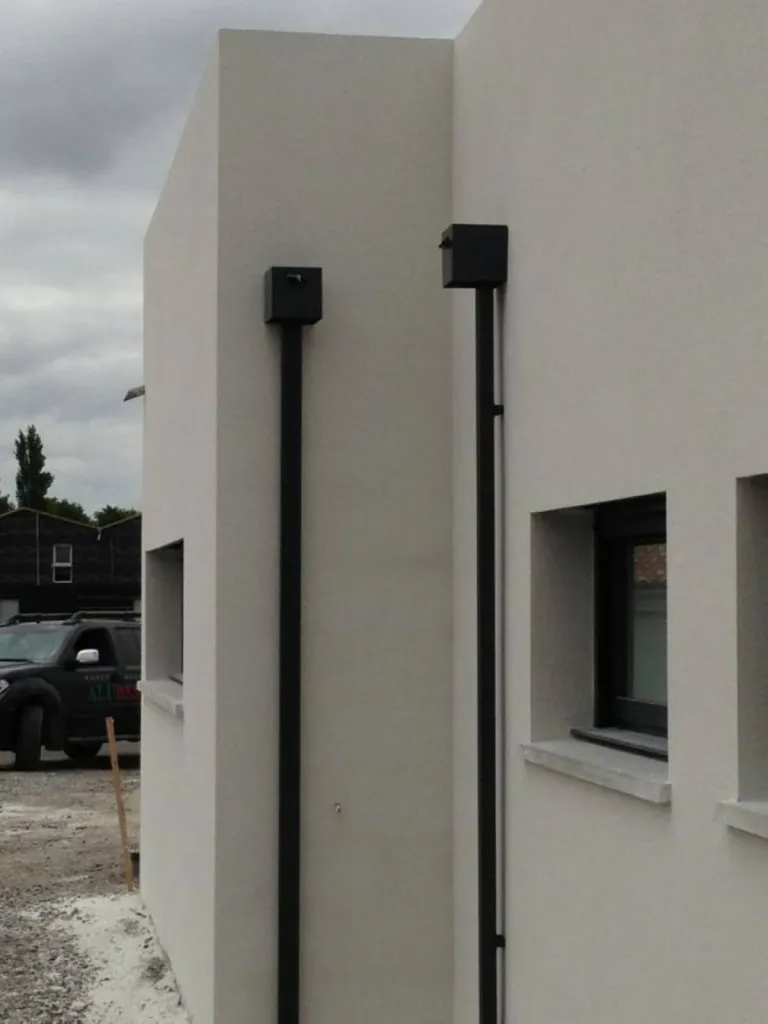 Remplacement gouttière aluminium avec sous-face sur villa à Orange intervention rapide et garantie décennale