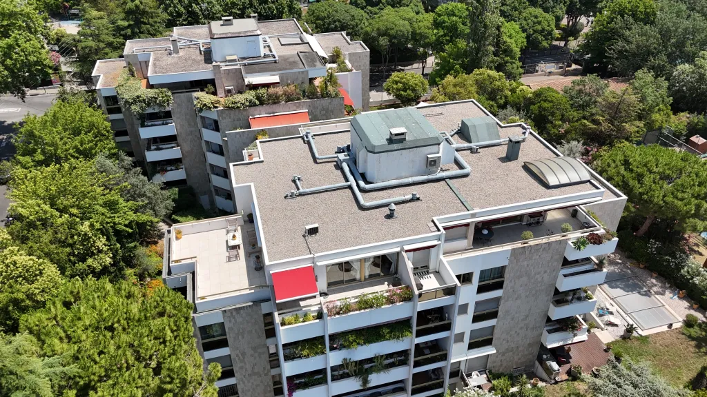 Étanchéité complète d’un édicule technique de 30 m² sur la résidence Prador, avec finitions soignées pour une parfaite intégration.