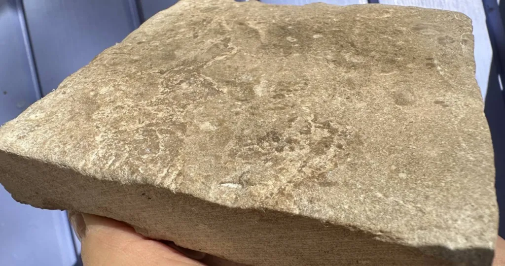 Limeyrat, Montagnac d'Auberoche West Stein